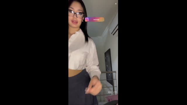 Beyaz Gomlek Siyah Etekle Kalça Kivirtma · Nehirpp İfşa Videosu